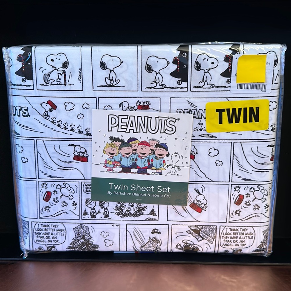 Berkshire Peanuts Snoopy Sledding Winter Holiday Christmas Twin Sheet Set